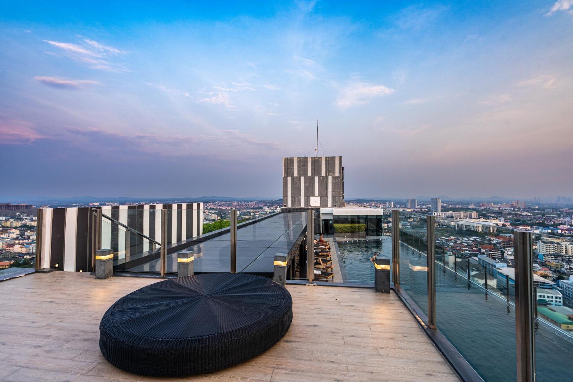 The Base Pattaya By Nami Aparthotel Eksteriør bilde